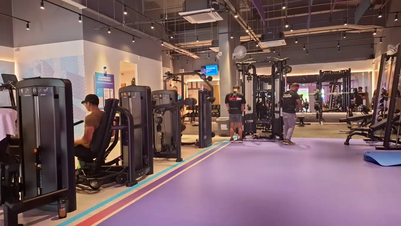 Functional Area of Anytime Fitness Yishun East which is run by the ReFormd Group. Shows individuals training with premium equipment. A row of upper body machines are depicted on the left.
